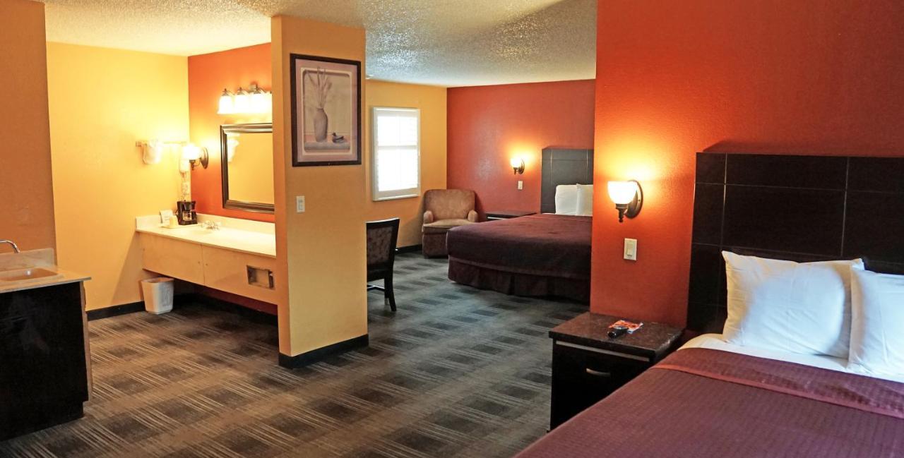 Travel Plaza Inn Комптон Экстерьер фото