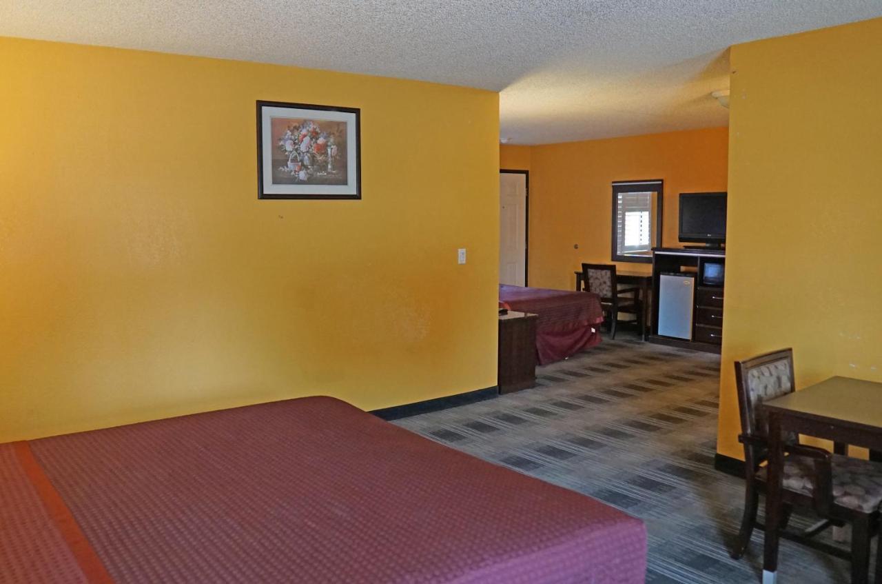 Travel Plaza Inn Комптон Экстерьер фото
